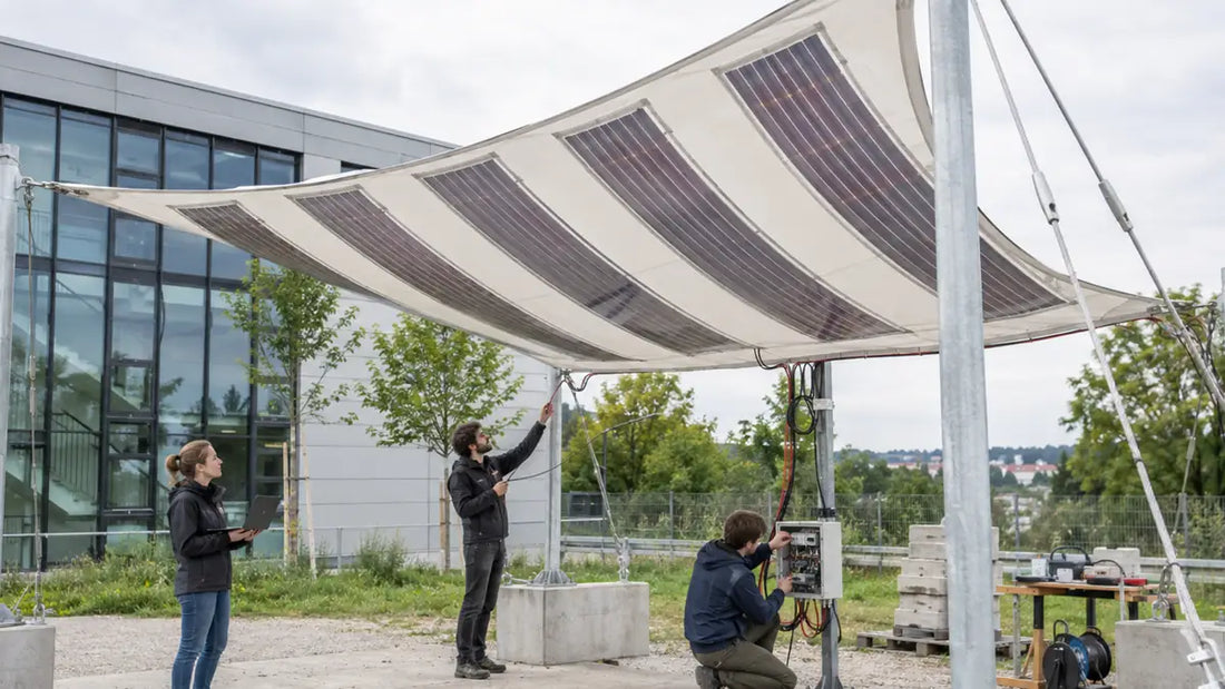 Realistische Forschungsinstallation eines textilen Solar-Sonnensegels mit integrierten flexiblen Photovoltaikflächen